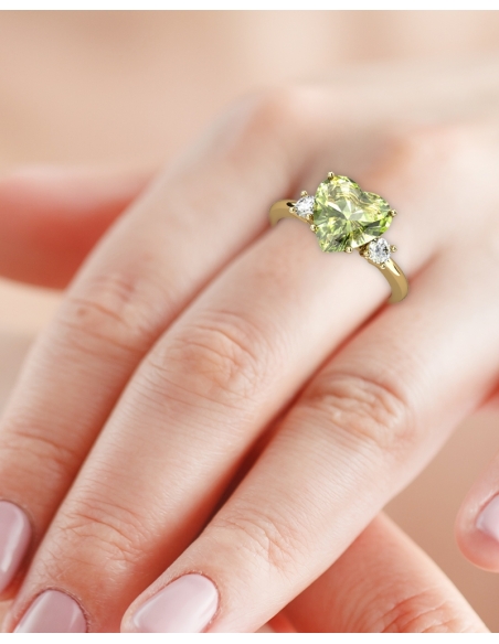 ANILLO GAIA DE ORO Y TOPACIO CON OLIVINA CORAZÓN 9X9MM
